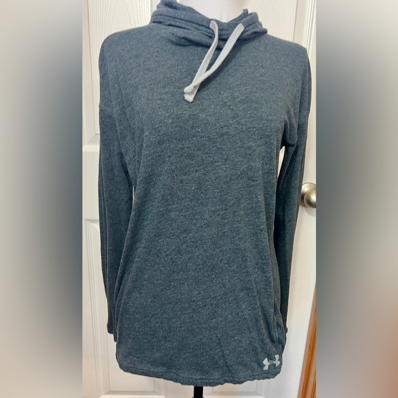 Under Armour Tops - Under Armour hoodie loose tee medium